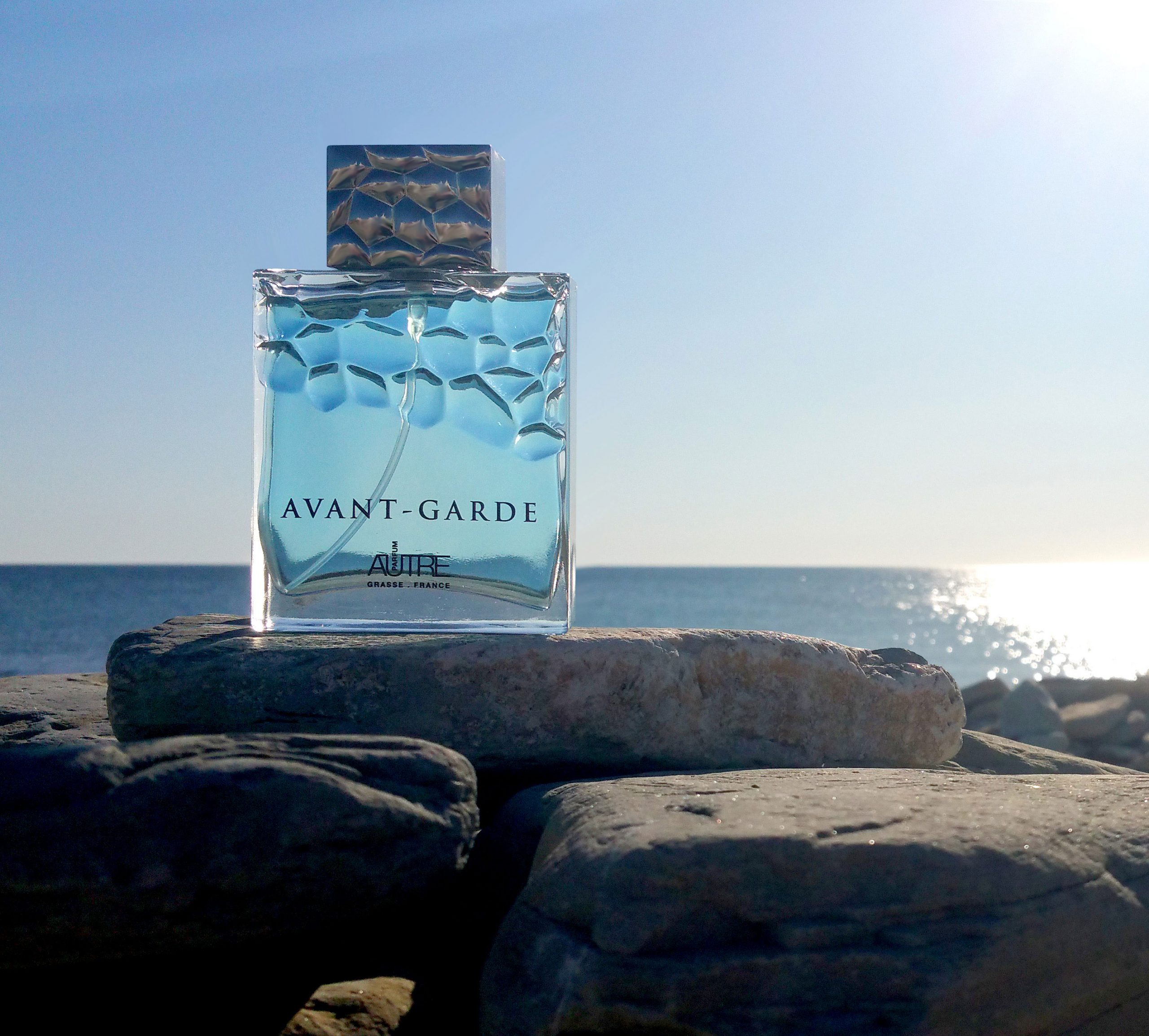 avant-garde-bottle-concept-photo2 Bottle concept, packaging and photo-series for Avant-Garde and Avant-Garde Nuit fragrances. By Color.zone creative agency.