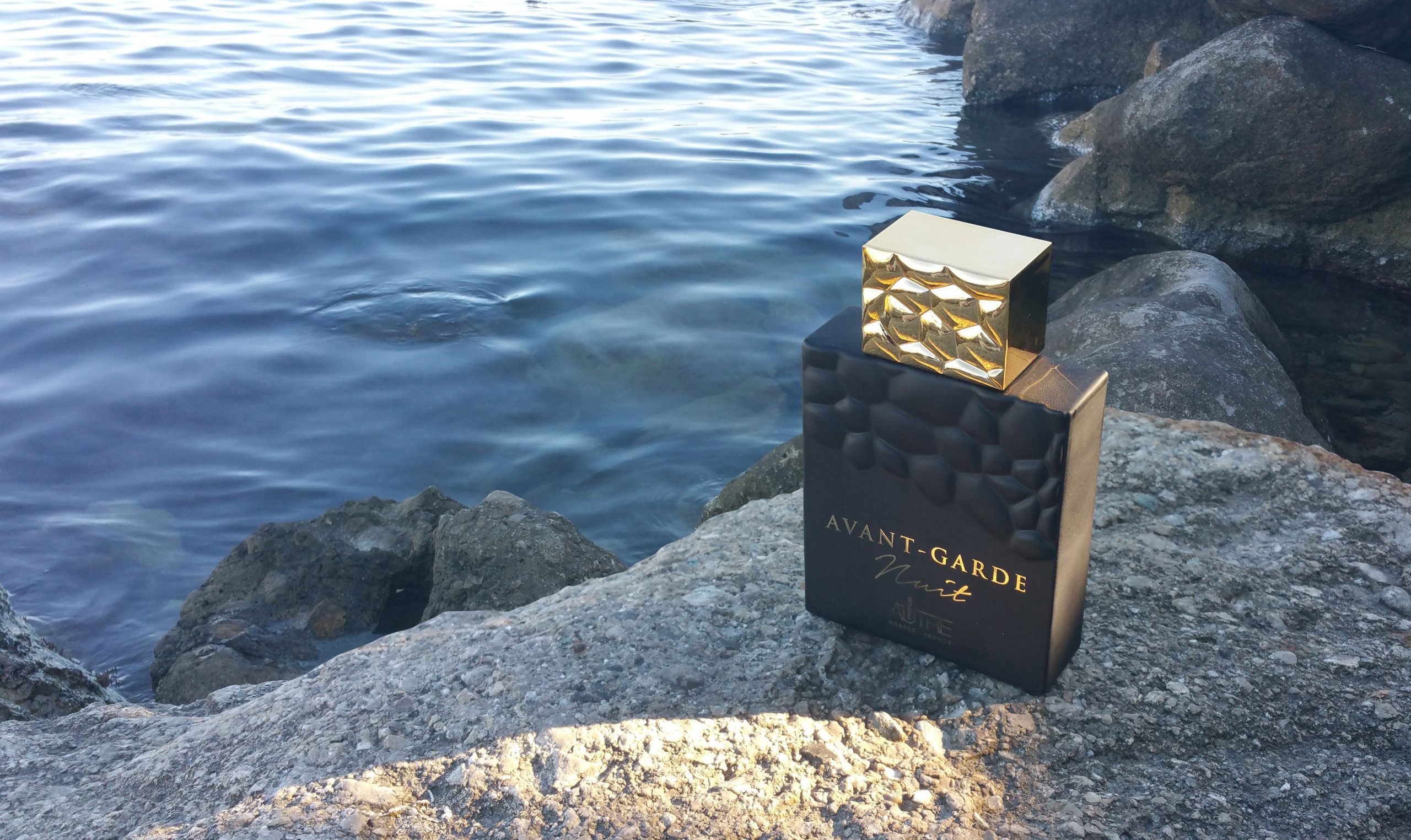 avant-garde-bottle-concept-photo1 Bottle concept, packaging and photo-series for Avant-Garde and Avant-Garde Nuit fragrances. By Color.zone creative agency.